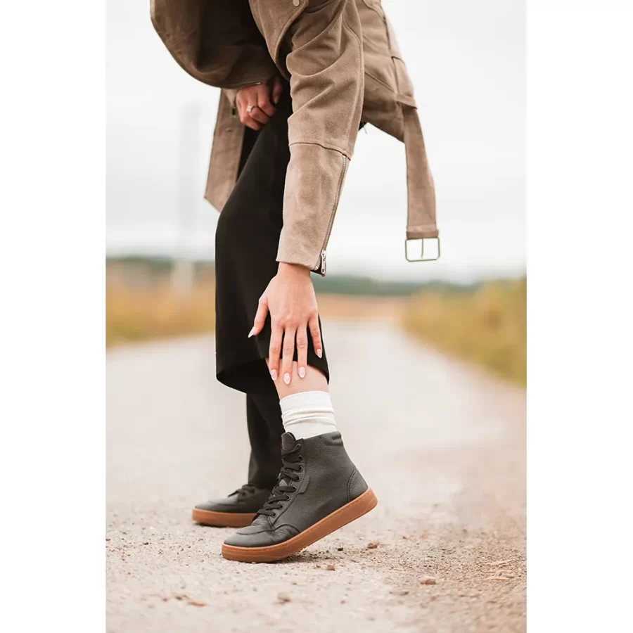 Sneakersy Wysokie "Onyx Trail" – Czerń & Karmel