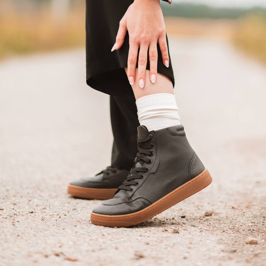 Sneakersy Wysokie "Onyx Trail" – Czerń & Karmel
