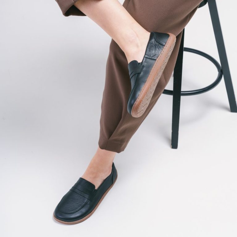 Eleganckie Skórzane Mokasyny Damskie – Czarny Klasyk na Elastycznej Podeszwie