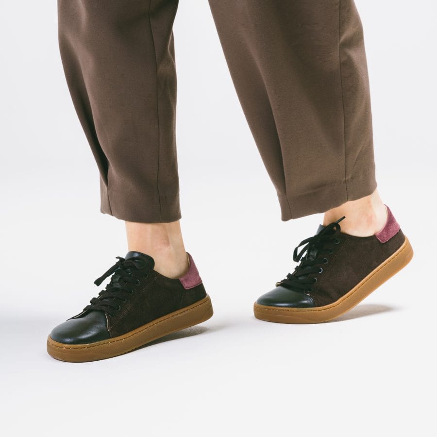 Skórzane Półbuty Sneakersy – Ciemny Brąz z Bordowym Akcentem i Gumową Podeszwą