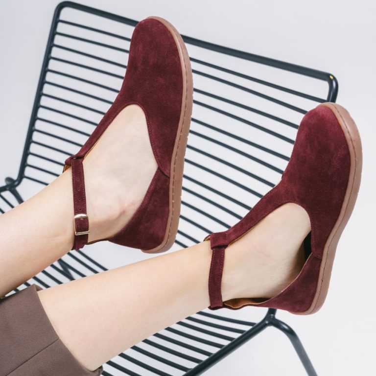 Zamszowe Baleriny T-Bar w Kolorze Głębokiego Bordo – Eleganckie Mary Jane na Płaskiej Podeszwie