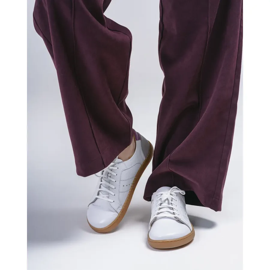 Białe Skórzane Sneakery z Gumową Podeszwą – Elegancja w Stylu Retro - obrazek 5